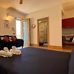 Guestsuite Maison 80123 Bed & Breakfast 4*