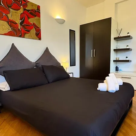 Guestsuite Maison 80123 Bed and breakfast 4*