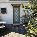 Guestsuite Maison 80123 Bed & Breakfast 4*