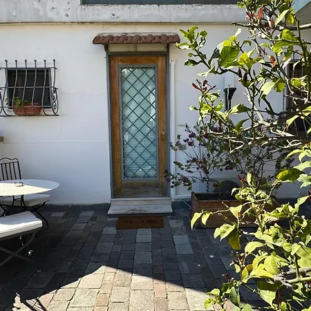 Guestsuite Maison 80123 B&B 4*