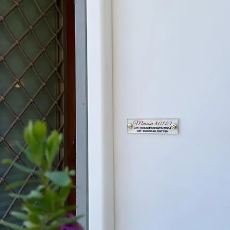 Guestsuite Maison 80123 Bed & Breakfast 4*
