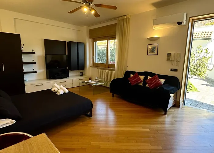 Bed & Breakfast Guestsuite Maison 80123 4*
