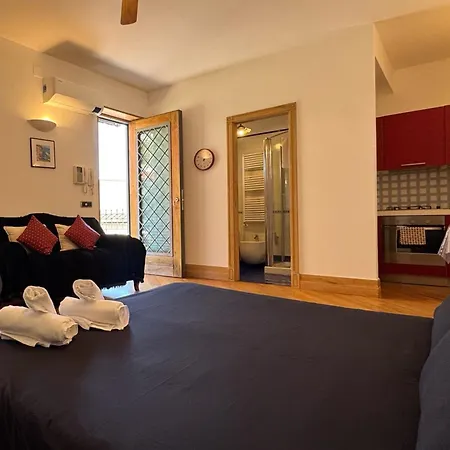 Guestsuite Maison 80123 Bed & Breakfast 4*