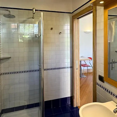 Alojamento de Acomodação e Pequeno-almoço Guestsuite Maison 80123 4*